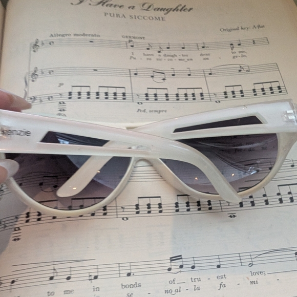 Kenzie Stylish White Aviator Sunglasses - Picture 4 of 11